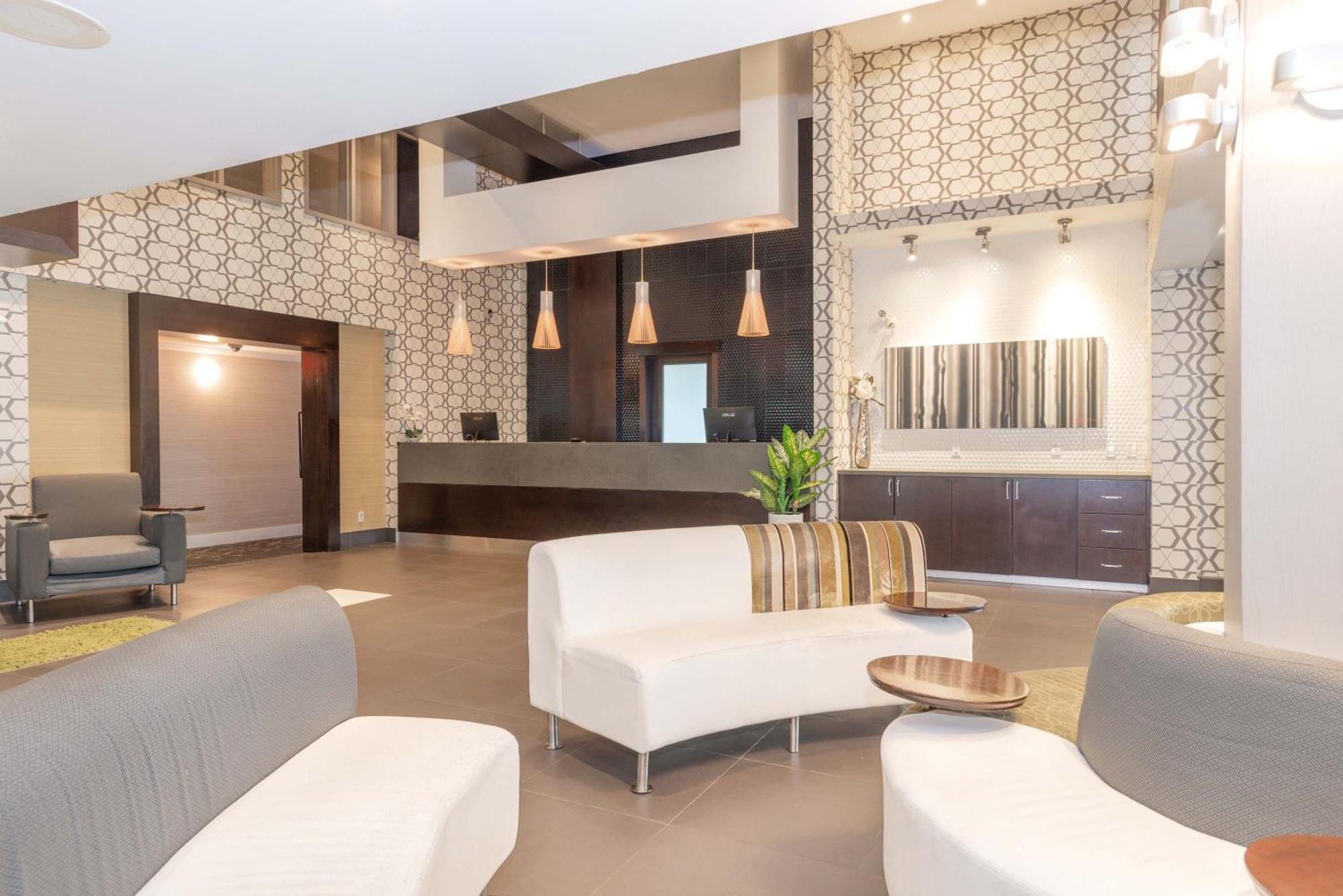 Sandman Hotel And Suites Abbotsford Exterior photo