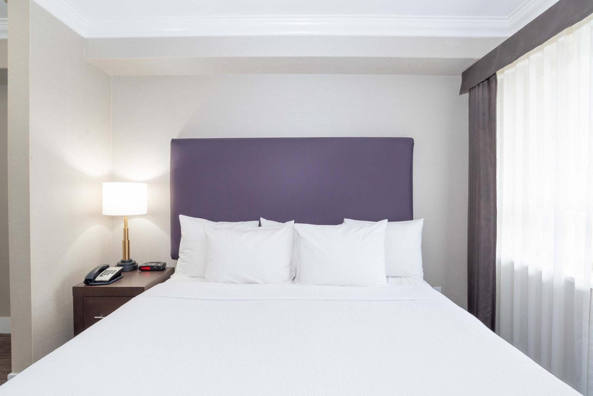 Sandman Hotel And Suites Abbotsford Exterior photo