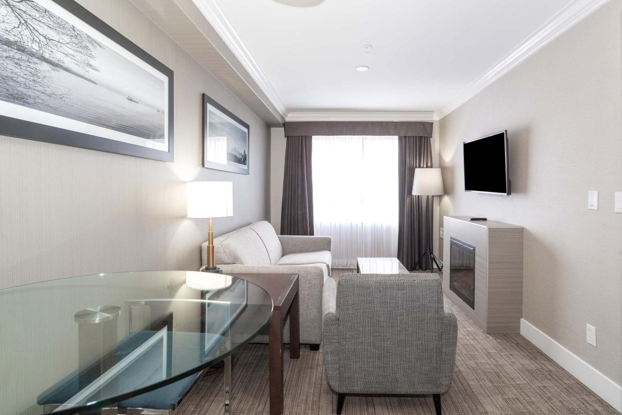Sandman Hotel And Suites Abbotsford Exterior photo