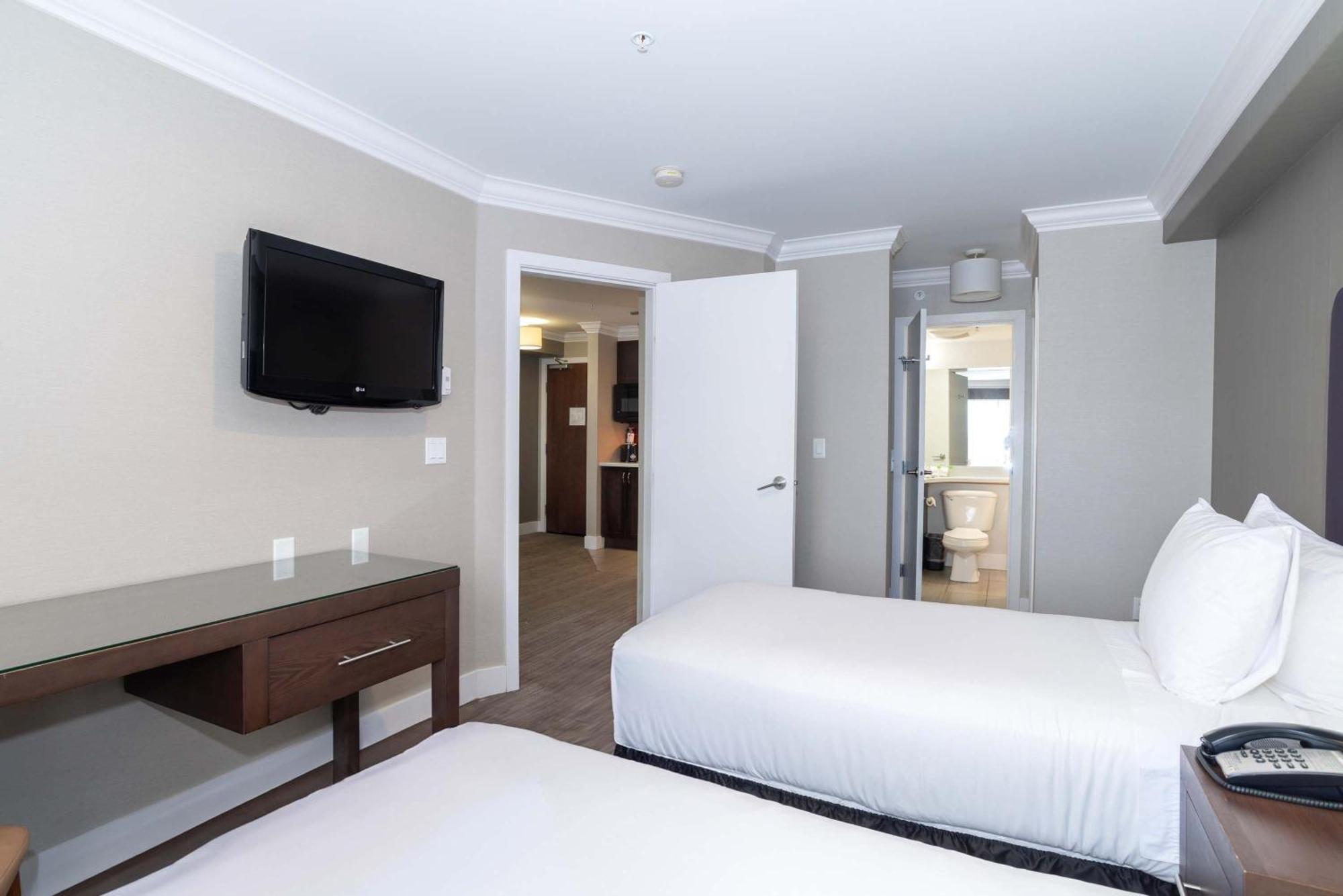 Sandman Hotel And Suites Abbotsford Exterior photo