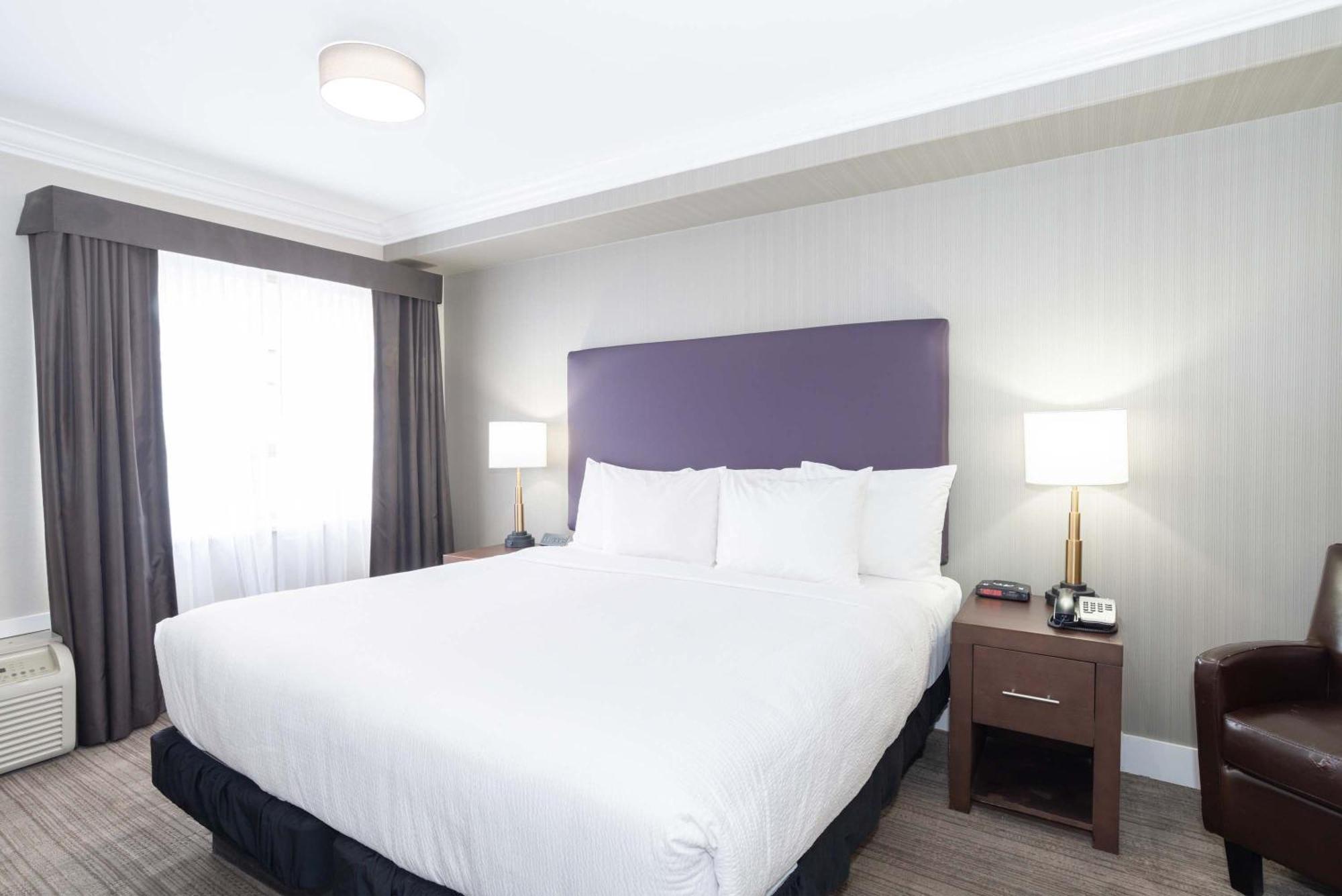 Sandman Hotel And Suites Abbotsford Exterior photo