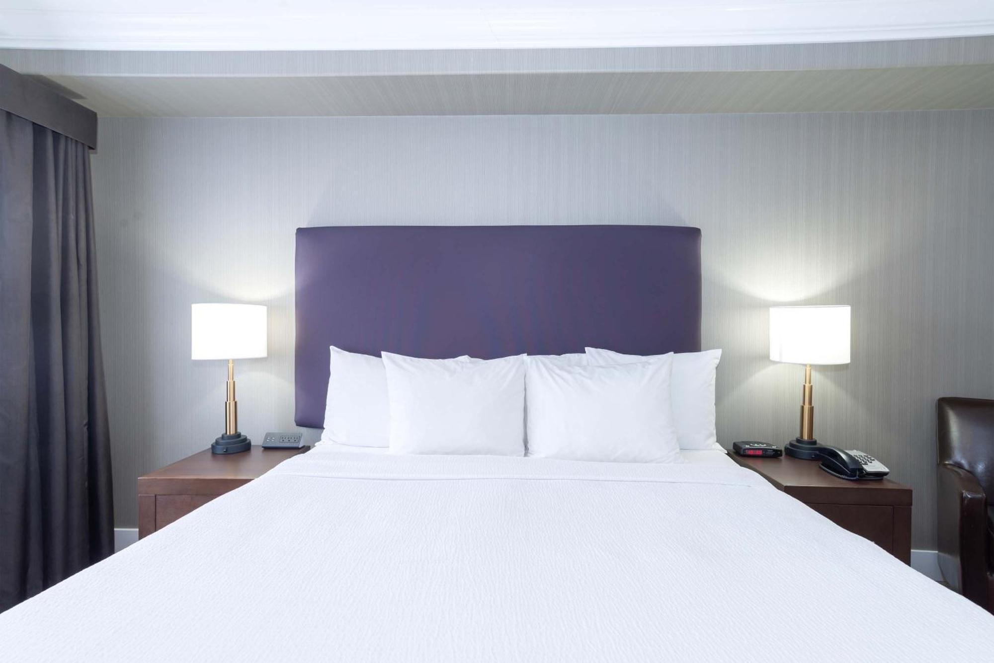 Sandman Hotel And Suites Abbotsford Exterior photo