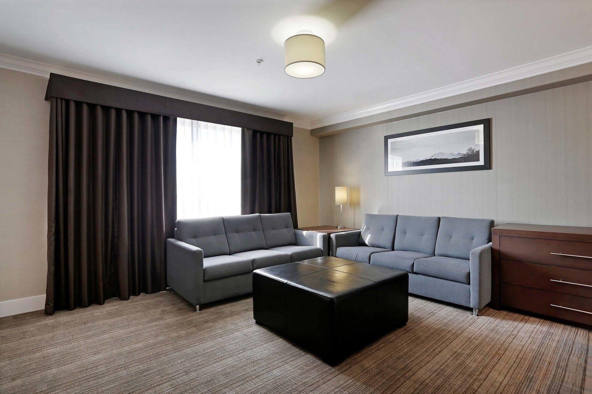 Sandman Hotel And Suites Abbotsford Exterior photo