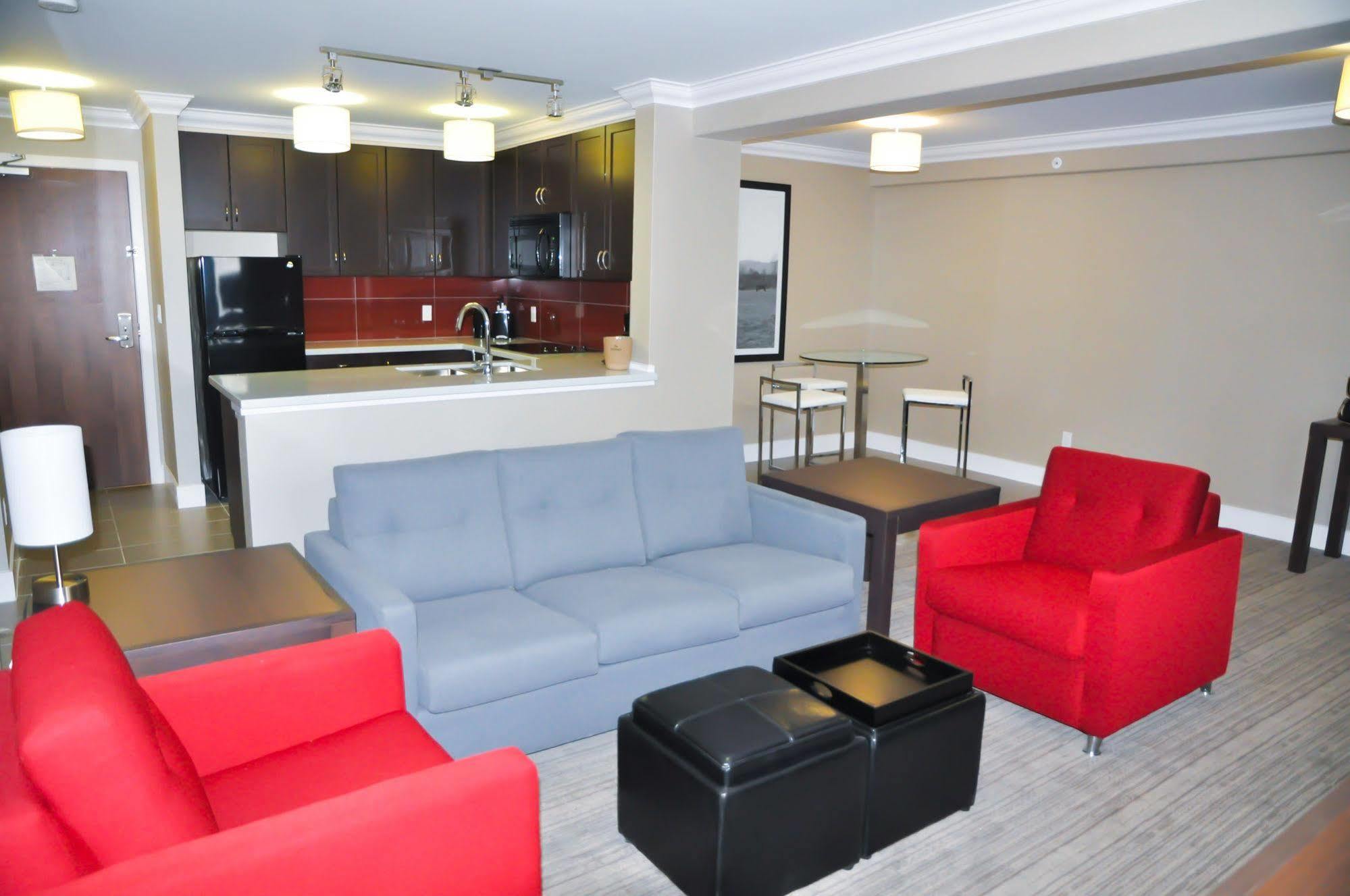Sandman Hotel And Suites Abbotsford Exterior photo
