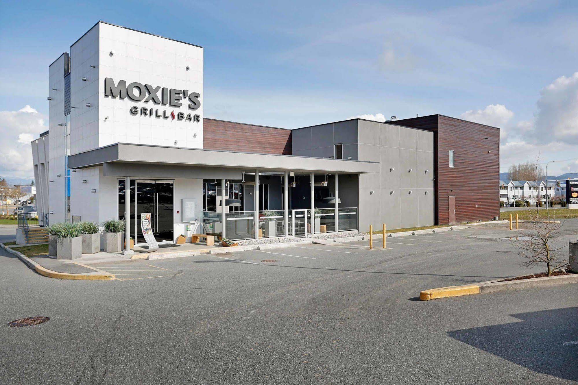 Sandman Hotel And Suites Abbotsford Exterior photo